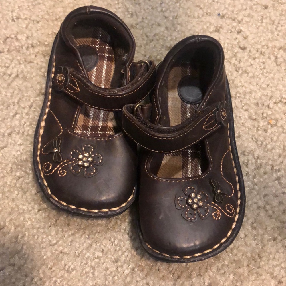 Brown Mary Jane Tks shoe size 5